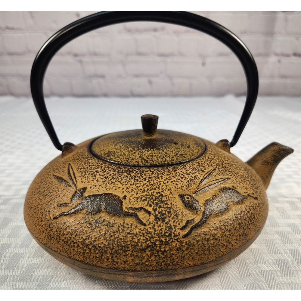 NEW! Joyce Chen Rabbit Cast Iron Tetsubin Kettle Teapot Beautiful Design!